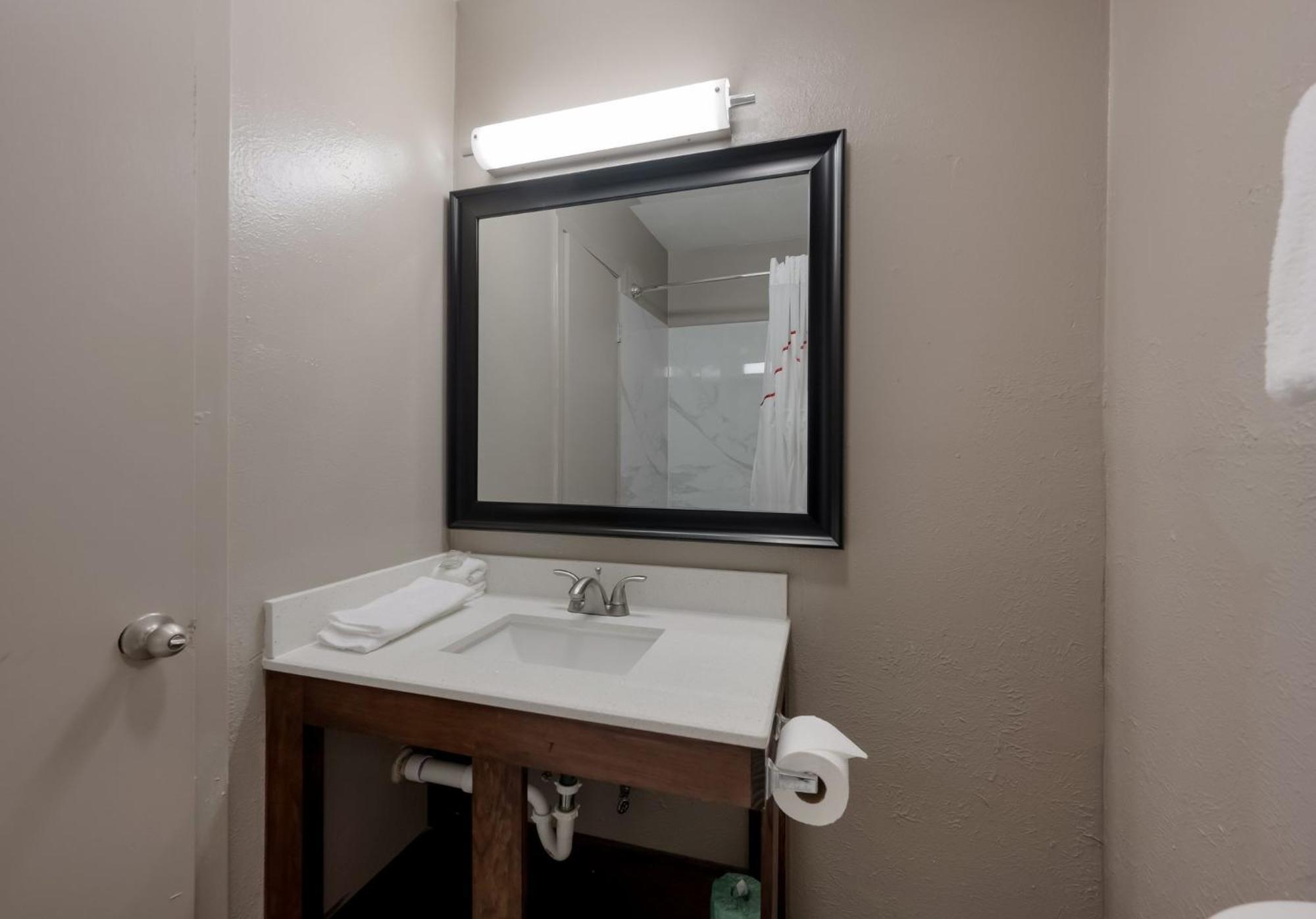 Red Roof Inn Madisonville Bagian luar foto