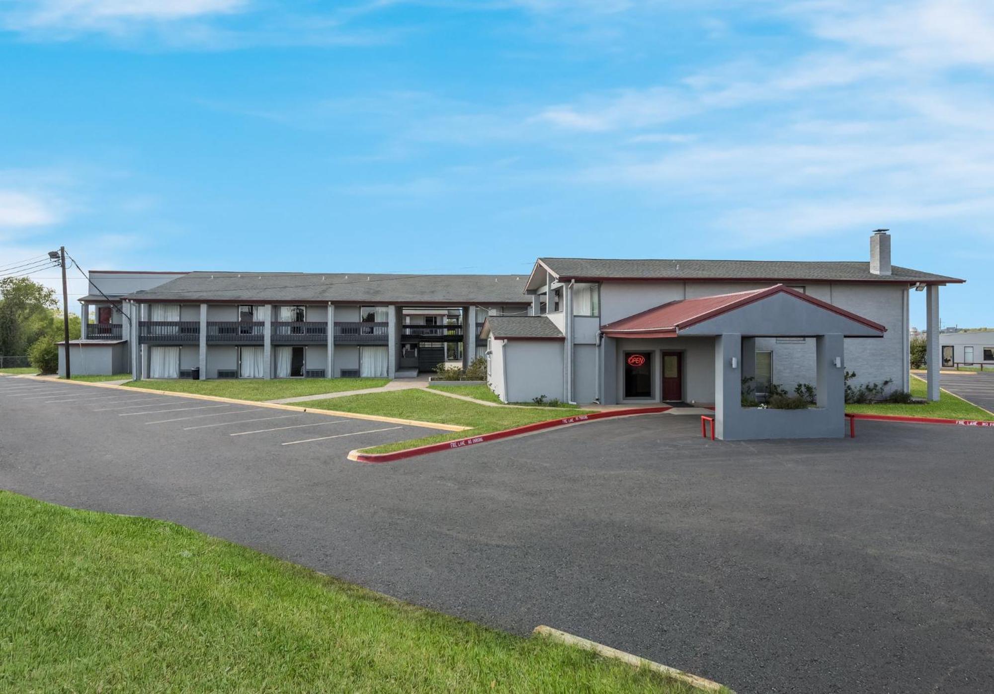 Red Roof Inn Madisonville Bagian luar foto