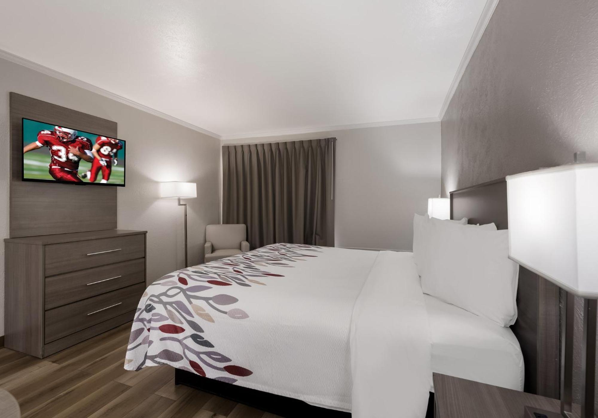 Red Roof Inn Madisonville Bagian luar foto