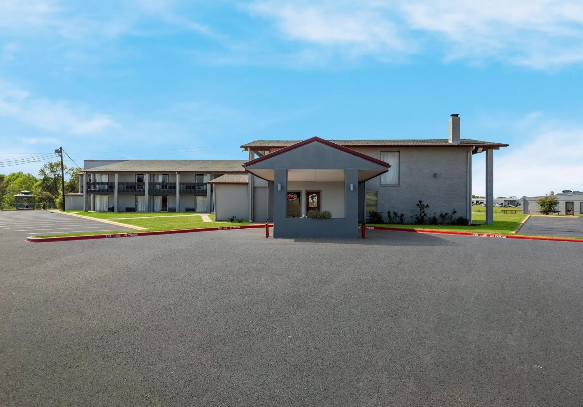Red Roof Inn Madisonville Bagian luar foto