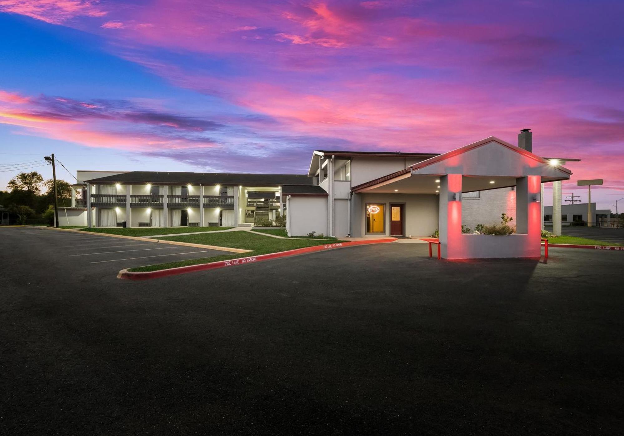 Red Roof Inn Madisonville Bagian luar foto