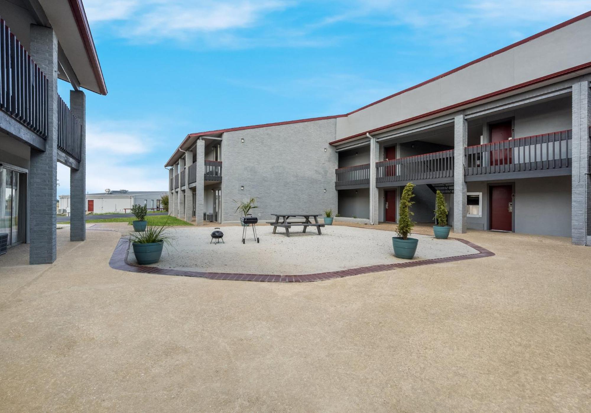 Red Roof Inn Madisonville Bagian luar foto